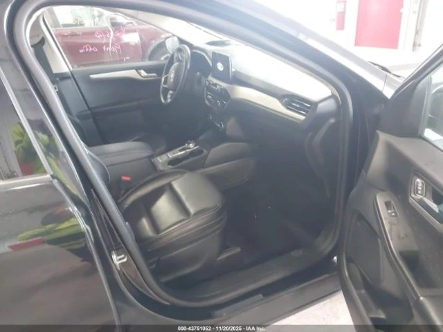 Ford Escape SEL* Камера* Подгреви* Клип на мотора* BUY NOW, снимка 5 - Автомобили и джипове - 53342733