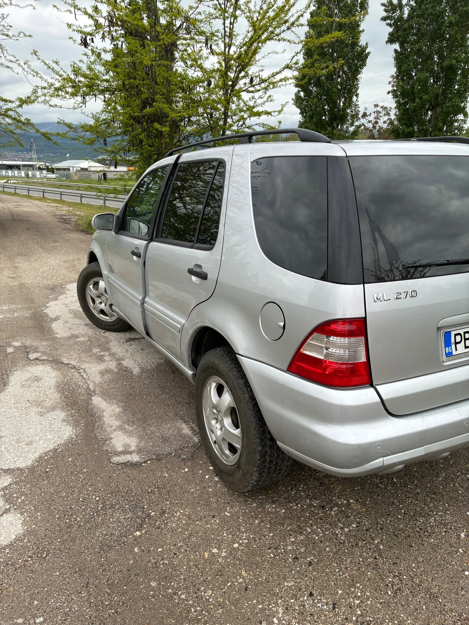 Mercedes-Benz ML 270 2.7 , снимка 6 - Автомобили и джипове - 54376872