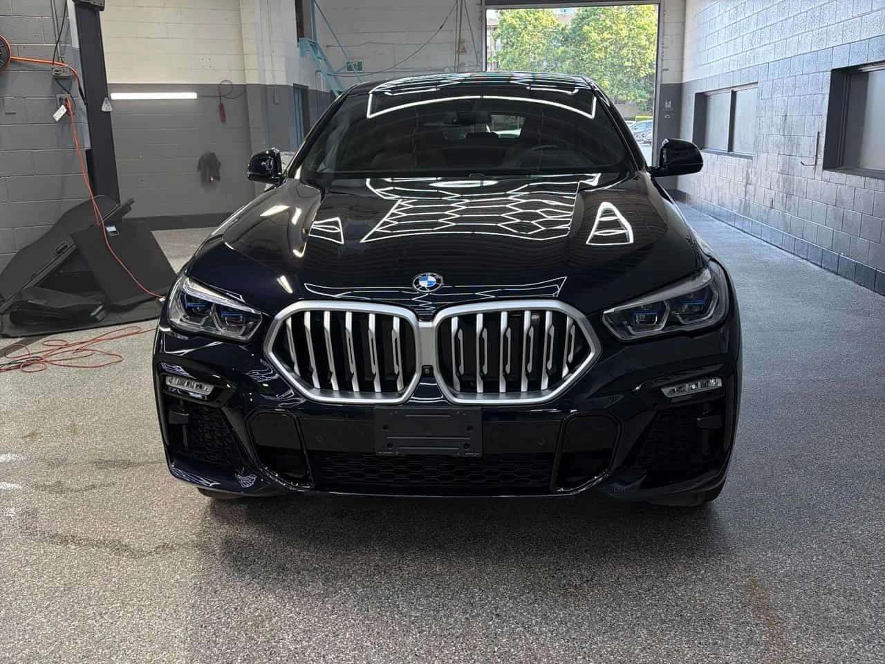 BMW X6 xDrive40i | CARFAX | АВТОКРЕДИТ БЕЗ ПЪРВОНАЧАЛНА , снимка 2 - Автомобили и джипове - 55344002
