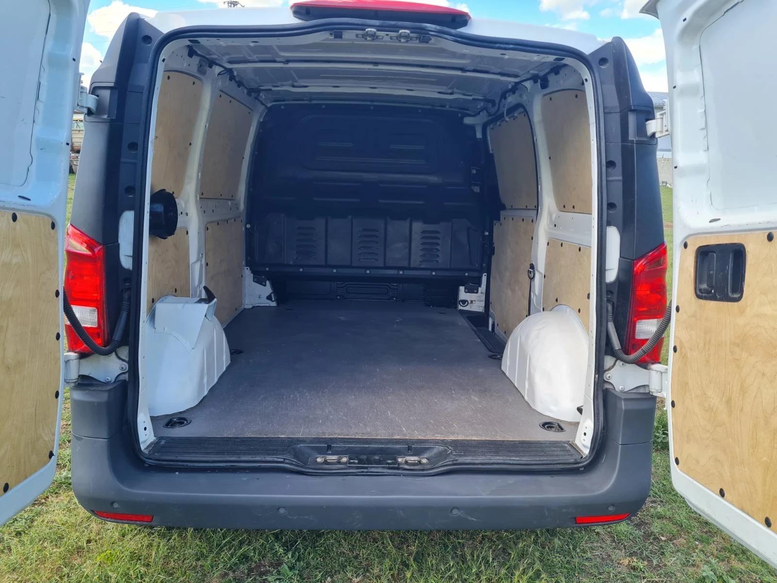 Mercedes-Benz Vito 110 ka/навигация/круиз контрол/парктроник, снимка 8 - Бусове и автобуси - 54723242