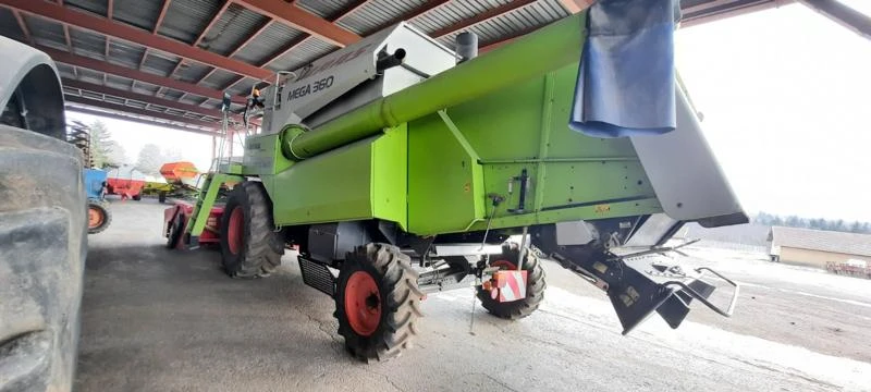 Комбайн Claas MEGA 360, снимка 1 - Селскостопанска техника - 37096778