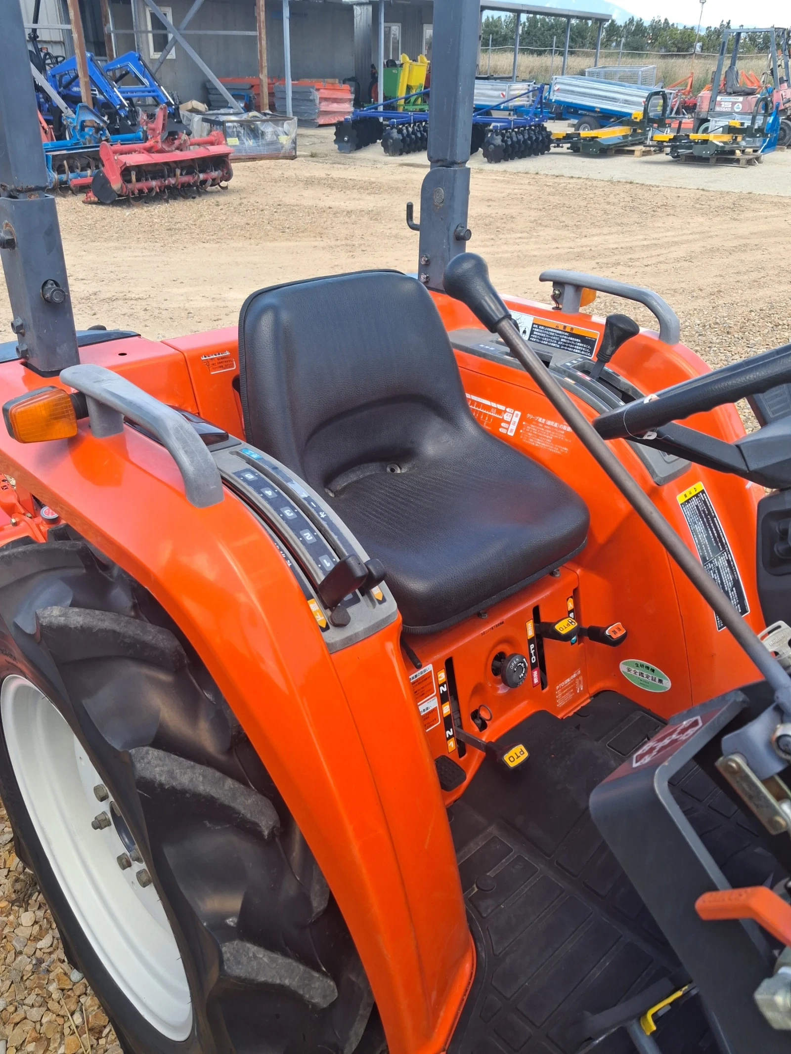 Трактор Kubota СКАЙТРАК, снимка 3 - Селскостопанска техника - 54913773