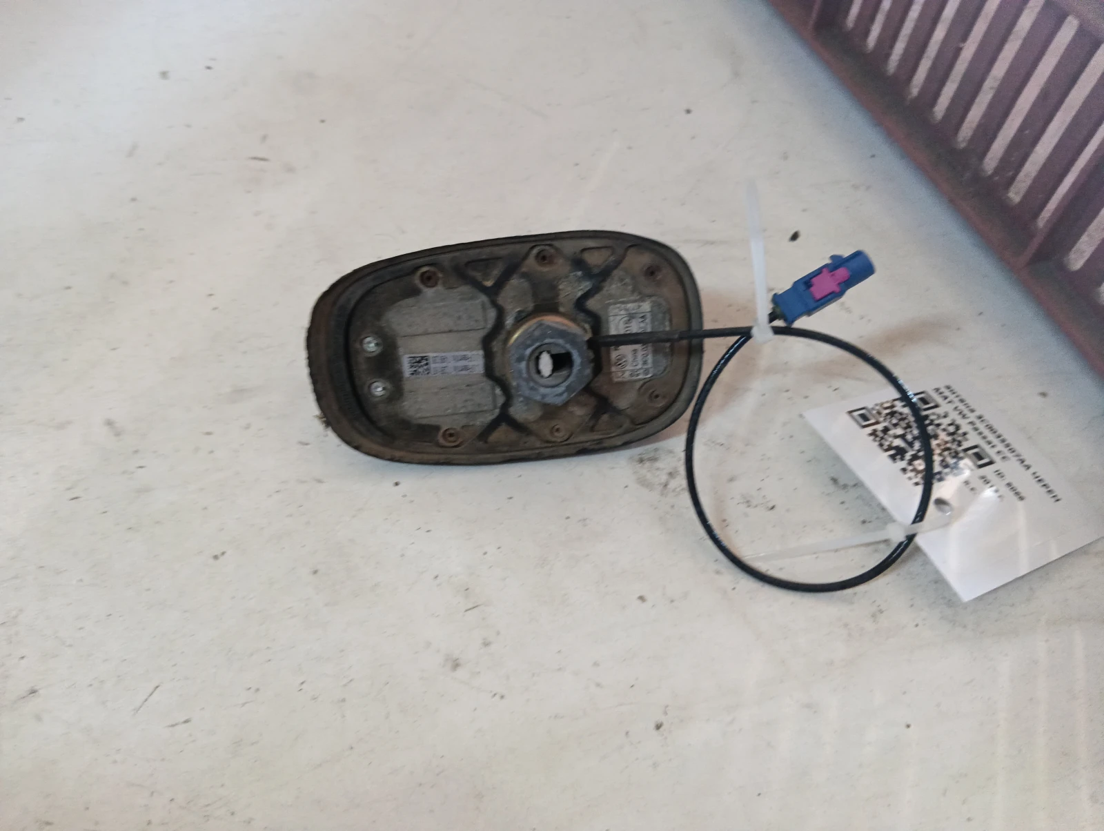 антена 3C0035507AA ЧЕРЕН МАТ  VW Passat CC