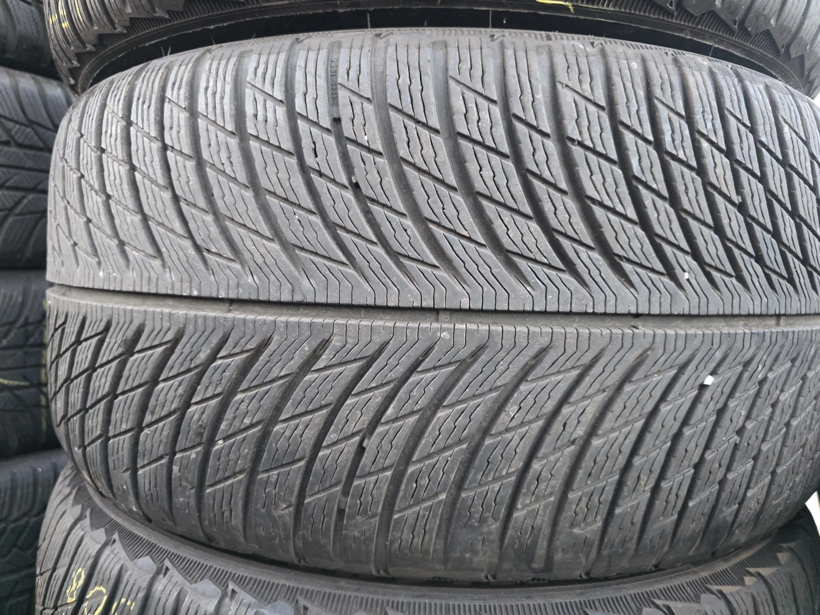 Гуми Зимни 275/35R19