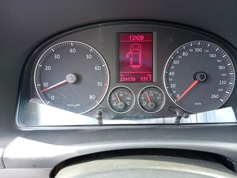 VW Touran Бензин 1.6 102 кс, снимка 7 - Автомобили и джипове - 45480244