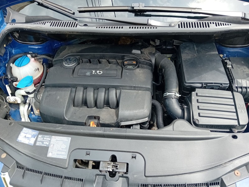 VW Touran Бензин 1.6 102 кс, снимка 11 - Автомобили и джипове - 45480244