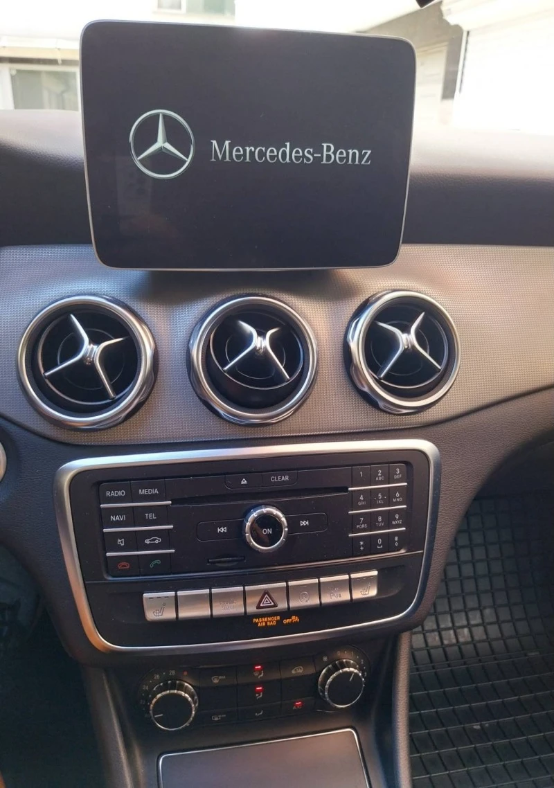 Mercedes-Benz GLA 180, снимка 8 - Автомобили и джипове - 47227412