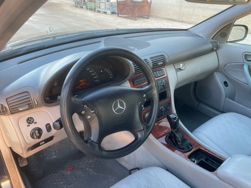 Mercedes-Benz C 200 Реални километри, снимка 9 - Автомобили и джипове - 49362955