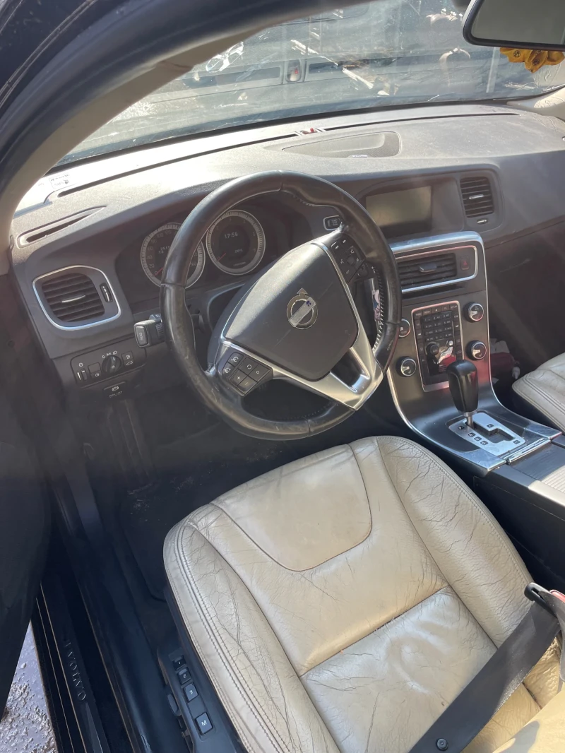 Volvo V60 2.0D 163p.s.НА ЧАСТИ, снимка 3 - Автомобили и джипове - 50851584
