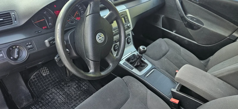 VW Passat 1.9 TDI, снимка 6 - Автомобили и джипове - 52023986