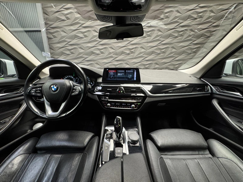 BMW 530 E iPerformance Обдухване* Camera* Edrive, снимка 5 - Автомобили и джипове - 51883312