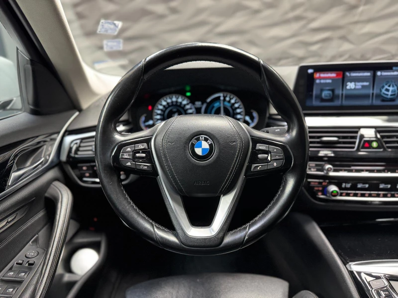 BMW 530 E iPerformance Обдухване* Camera* Edrive, снимка 6 - Автомобили и джипове - 51883312