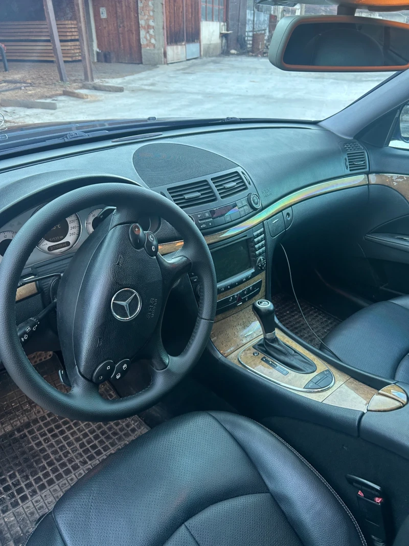 Mercedes-Benz E 320, снимка 6 - Автомобили и джипове - 52484836