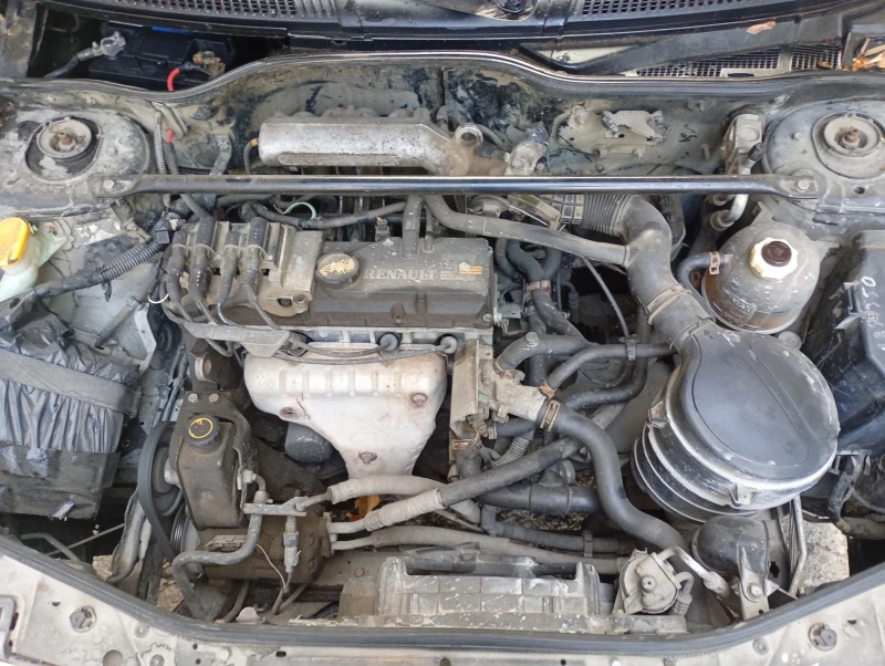 Renault Megane 1.6 Бензин Климатик Нови Гуми , снимка 7 - Автомобили и джипове - 53185941