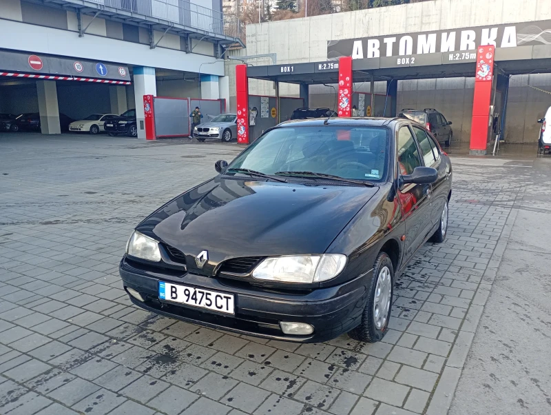 Renault Megane 1.6 Бензин Климатик Нови Гуми , снимка 2 - Автомобили и джипове - 53185941