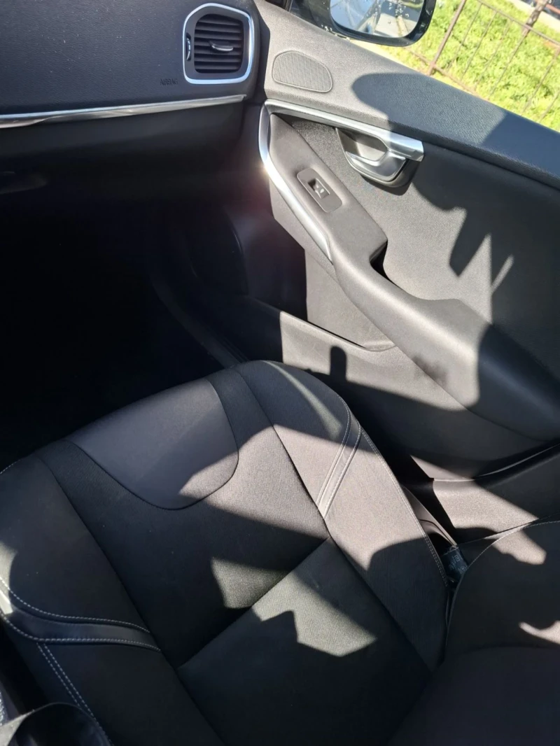 Volvo V40, снимка 13 - Автомобили и джипове - 53294195