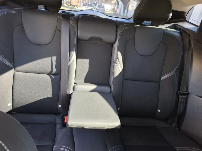 Volvo V40, снимка 9 - Автомобили и джипове - 53294195