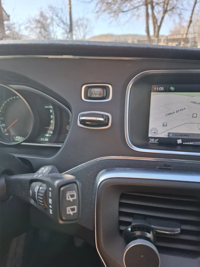 Volvo V40, снимка 16 - Автомобили и джипове - 53294195