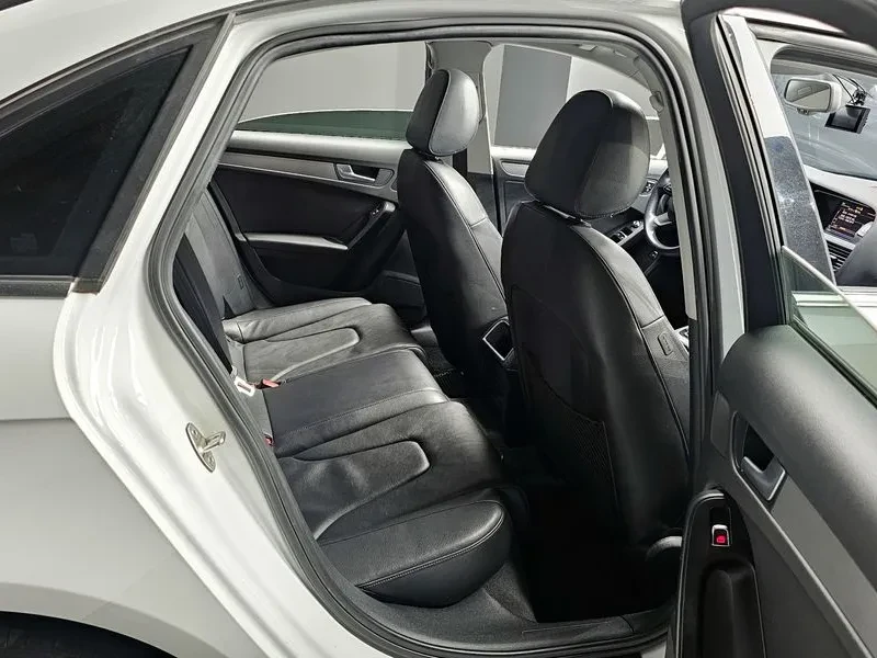 Audi A4 2.0 Tdi Dynamic B8, снимка 12 - Автомобили и джипове - 53466026