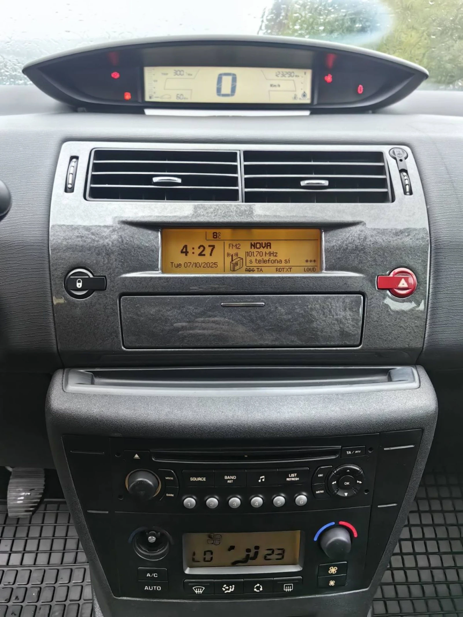 Citroen C4 2.0i* 123000КМ* РЕГ* EXCLUSIVE* КЛИМА* ТЕМПОМАТ* П - изображение 7