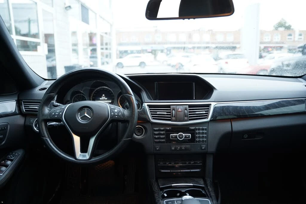 Mercedes-Benz E 300 AвтоКредит* (ЦЕНА ДО БГ), снимка 10 - Автомобили и джипове - 53987030