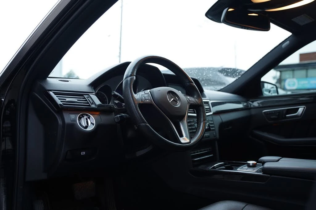 Mercedes-Benz E 300 AвтоКредит* (ЦЕНА ДО БГ), снимка 9 - Автомобили и джипове - 53987030