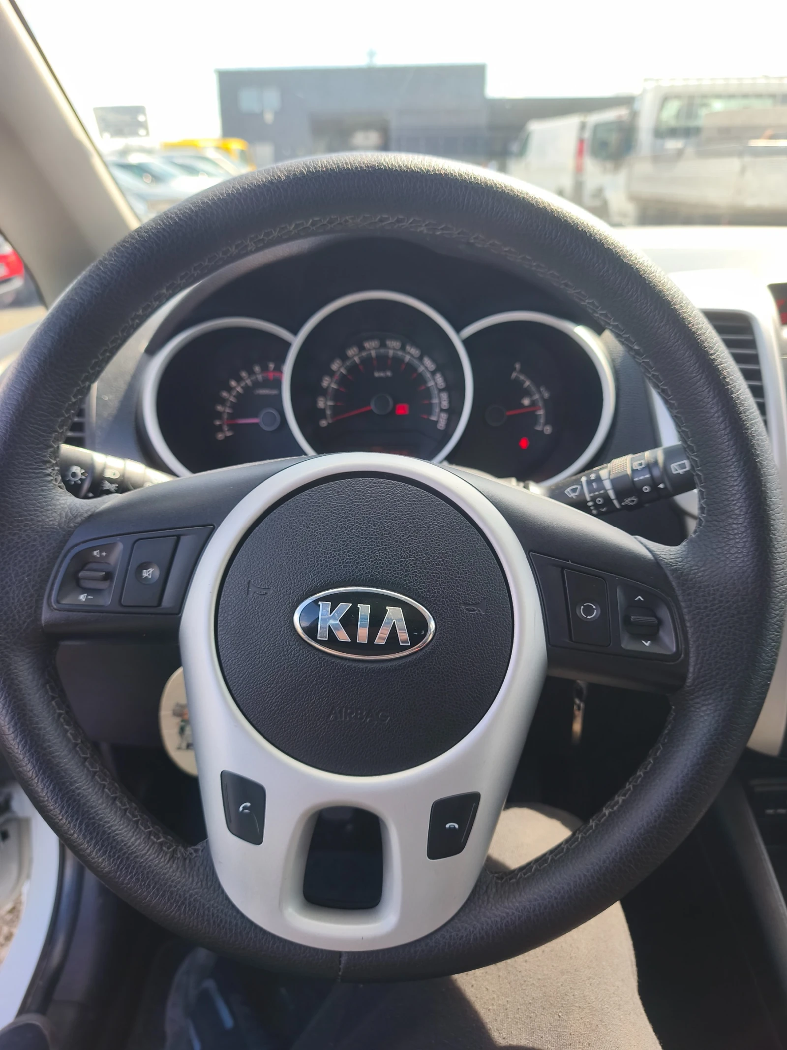 Kia Venga 1.4 газ бензин заводска, снимка 14 - Автомобили и джипове - 54162286