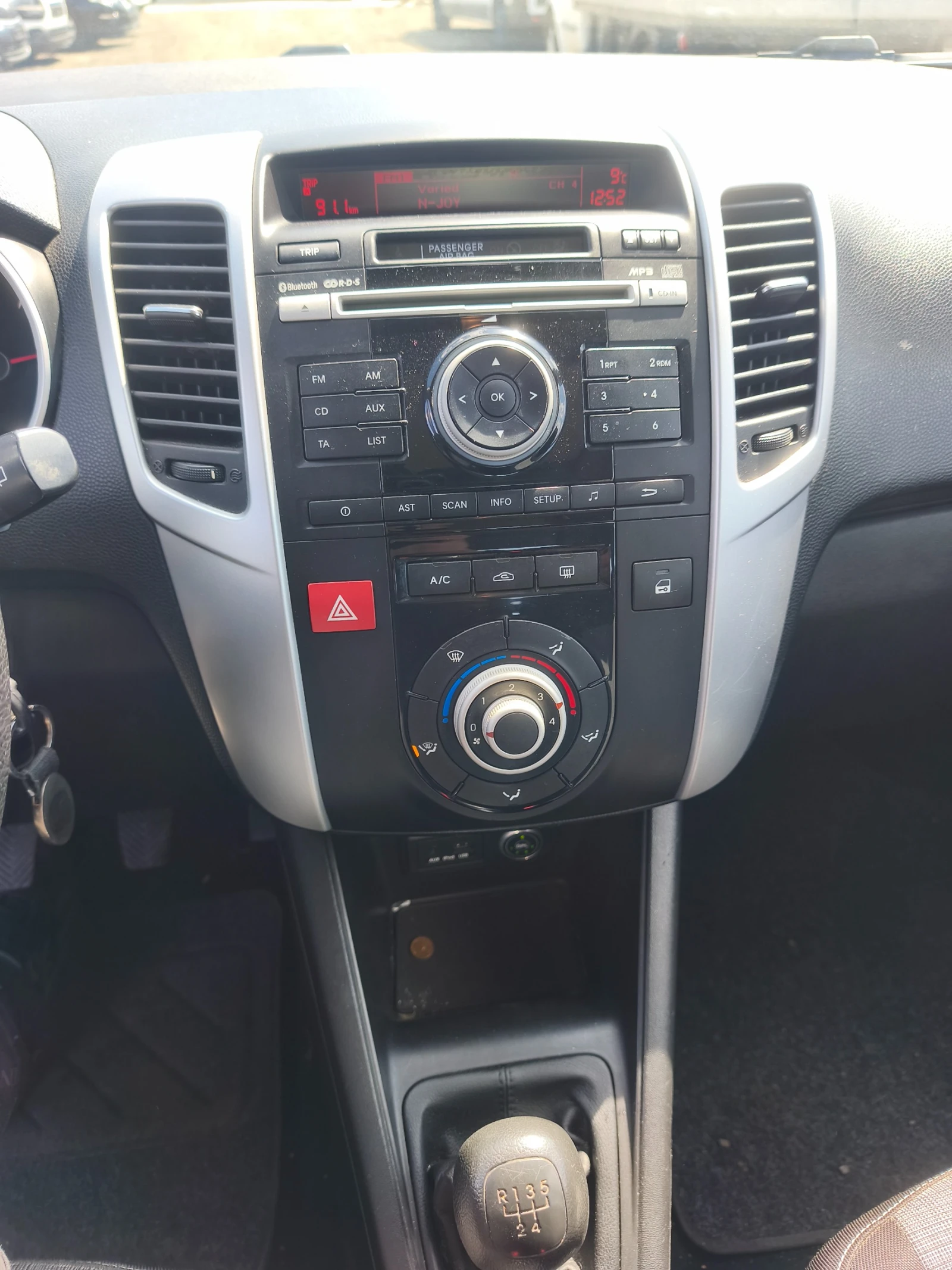 Kia Venga 1.4 газ бензин заводска, снимка 12 - Автомобили и джипове - 54162286