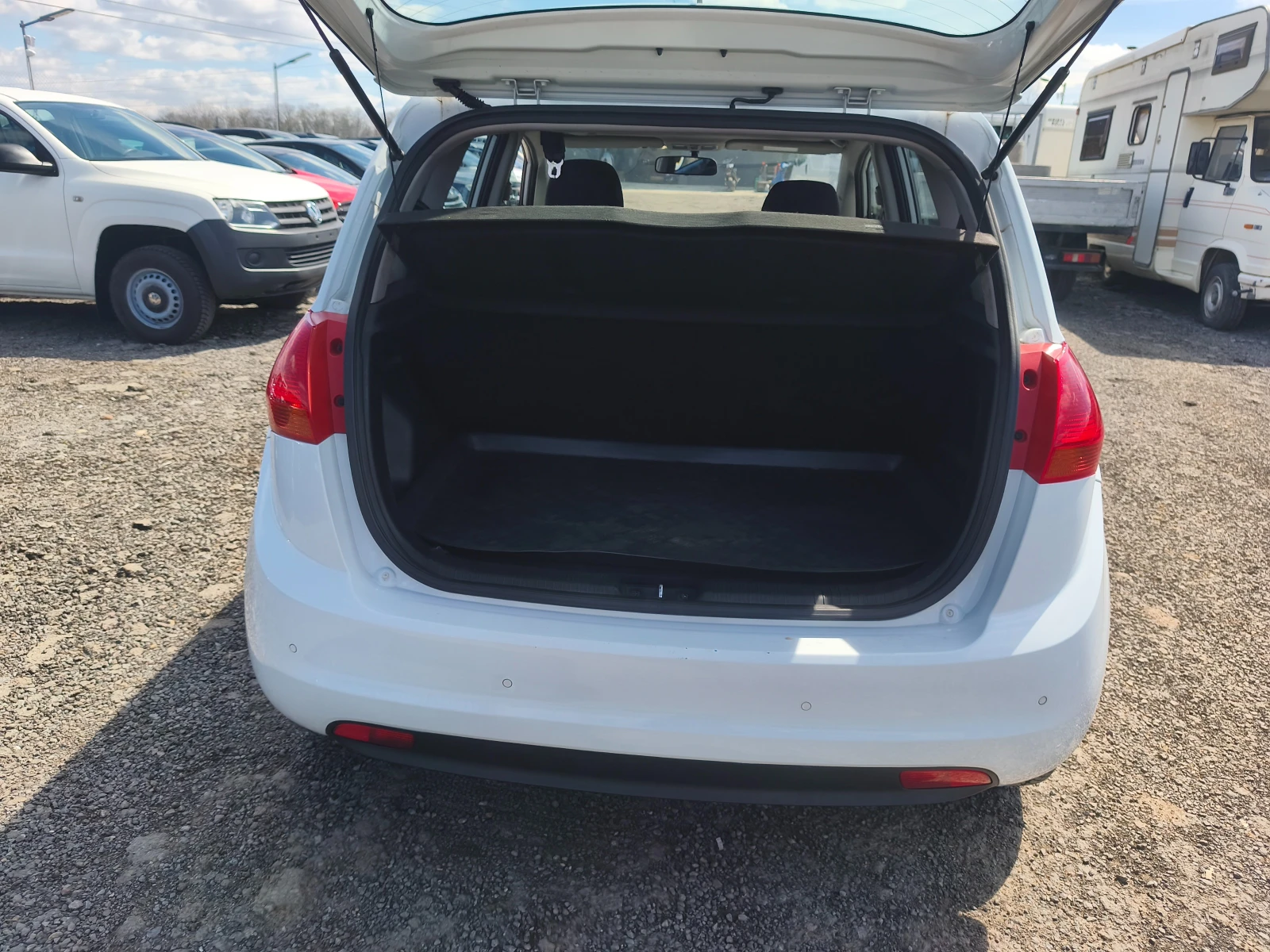 Kia Venga 1.4 газ бензин заводска, снимка 8 - Автомобили и джипове - 54162286