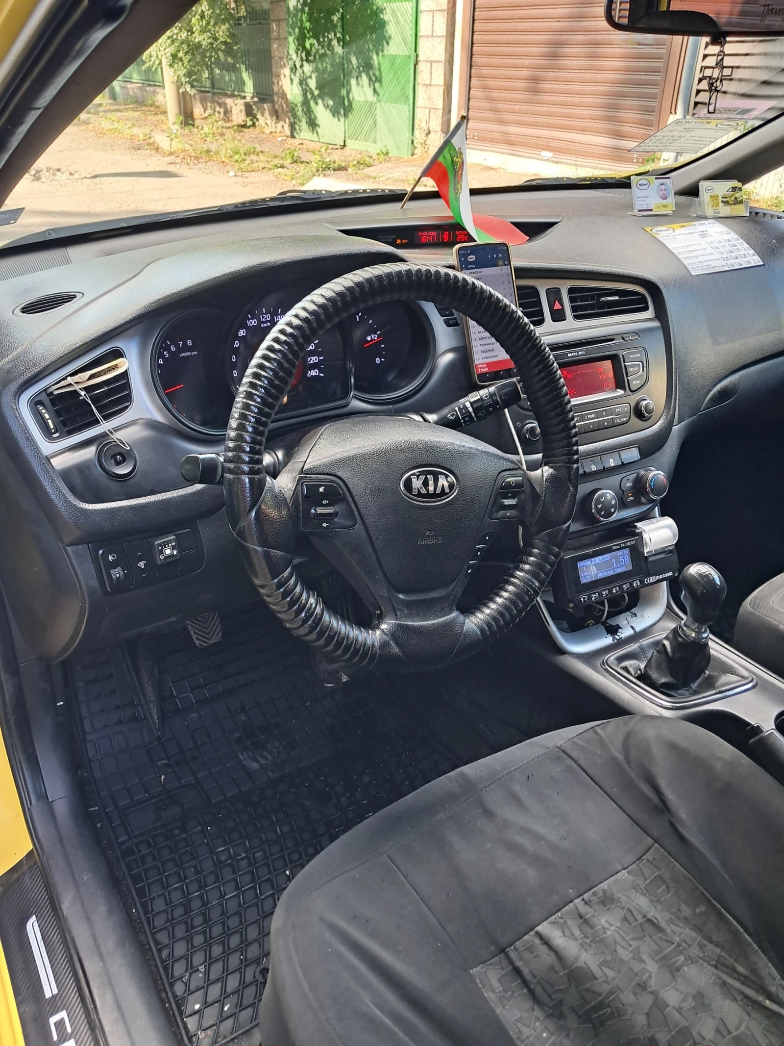 Kia Ceed 1.4 Газ, снимка 10 - Автомобили и джипове - 54973450