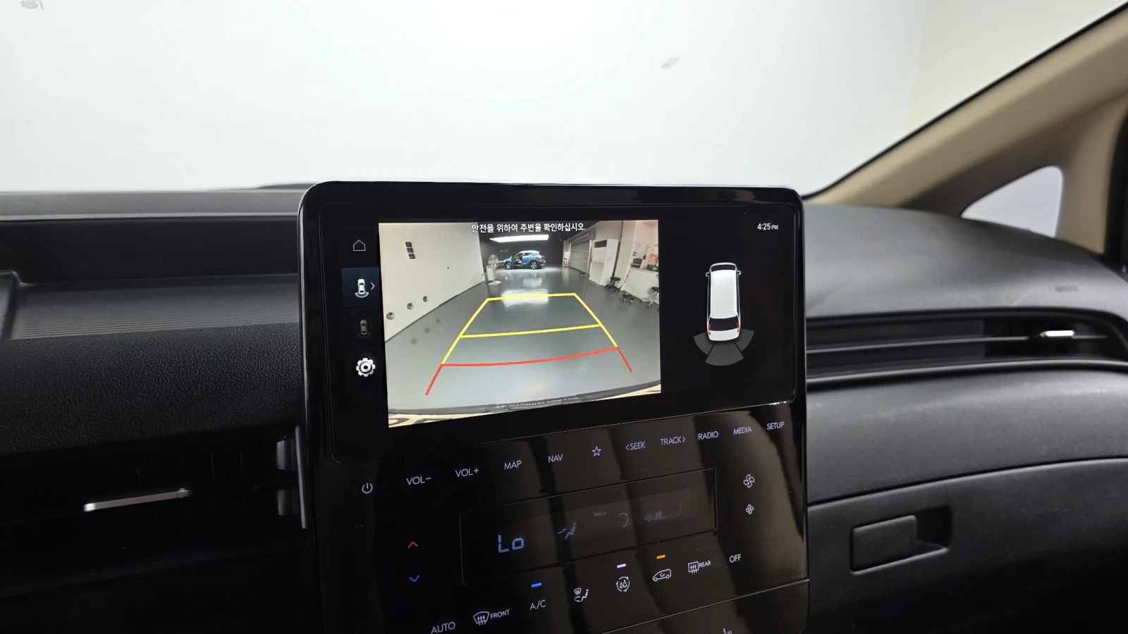 Hyundai Staria Modern* BLIND SPOT* ПОДГРЕВ ВОЛАН* КРАЙНА ЦЕНА, снимка 14 - Автомобили и джипове - 55348372