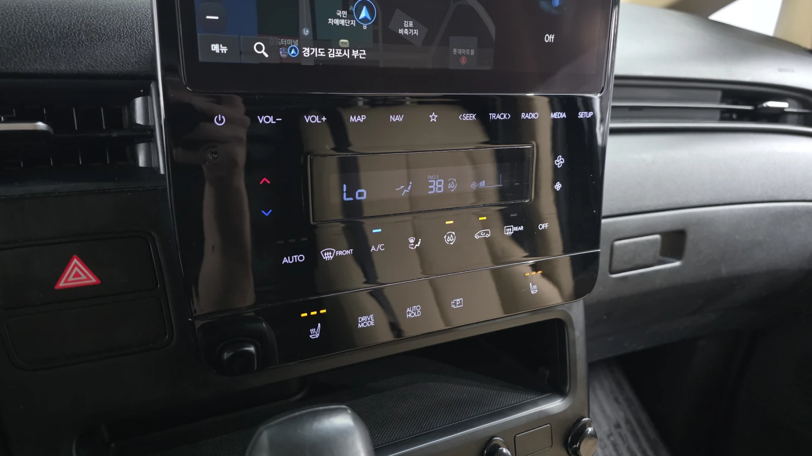 Hyundai Staria Modern* BLIND SPOT* ПОДГРЕВ ВОЛАН* КРАЙНА ЦЕНА, снимка 16 - Автомобили и джипове - 55348372