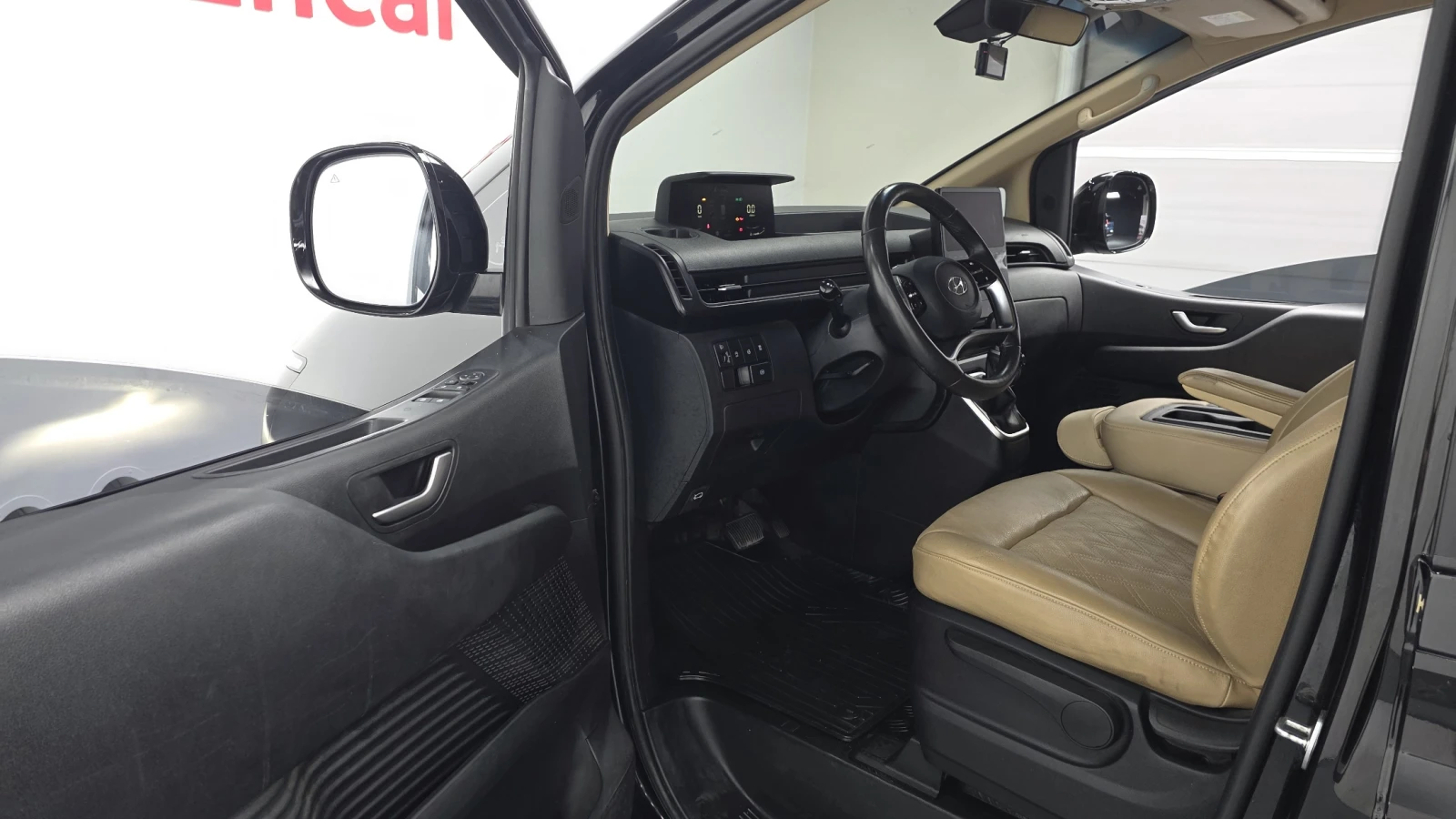 Hyundai Staria Modern* BLIND SPOT* ПОДГРЕВ ВОЛАН* КРАЙНА ЦЕНА, снимка 10 - Автомобили и джипове - 55348372