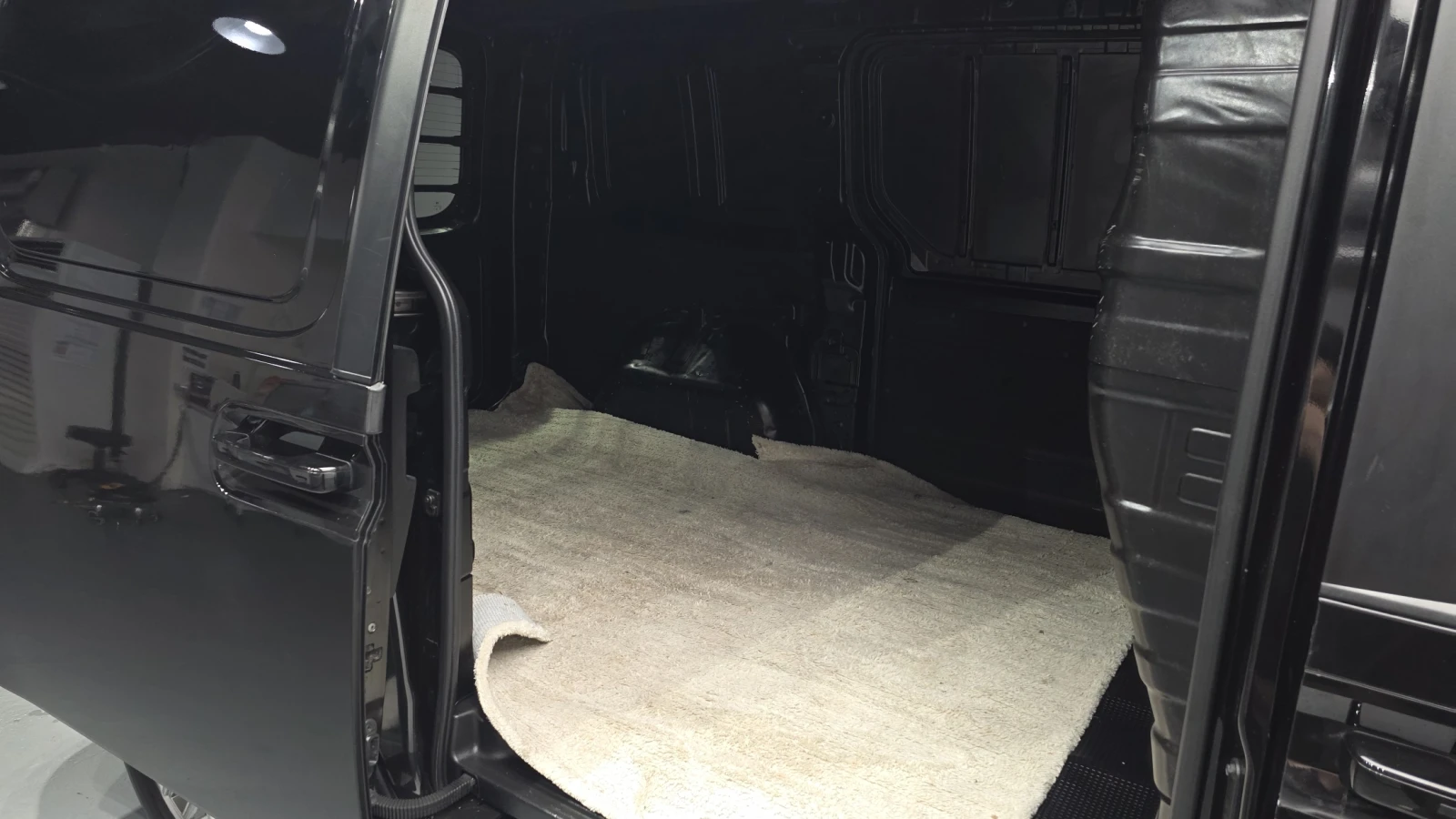 Hyundai Staria Modern* BLIND SPOT* ПОДГРЕВ ВОЛАН* КРАЙНА ЦЕНА, снимка 11 - Автомобили и джипове - 55348372
