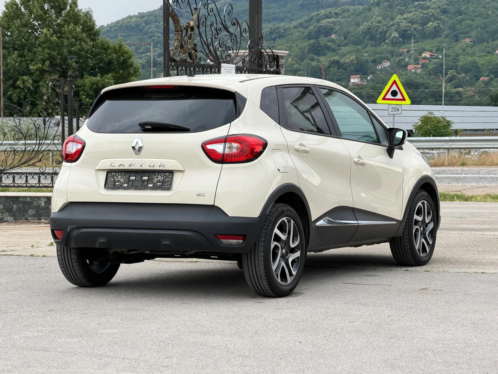 Renault Captur 1.5DCI ИТАЛИЯ, снимка 13 - Автомобили и джипове - 55694186