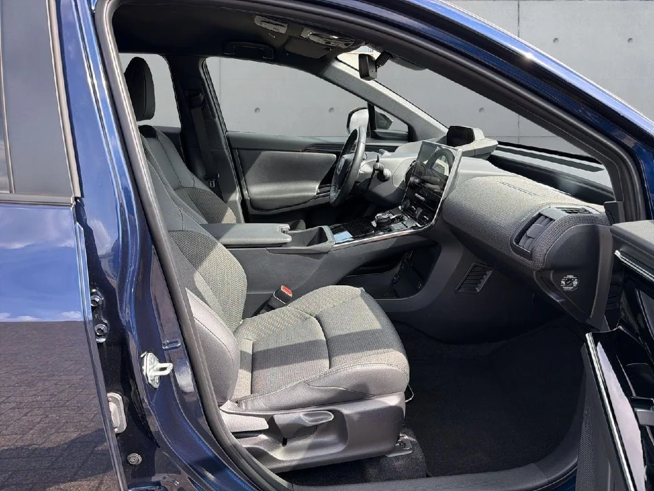 Toyota bZ4X COMFORT/204HP/ACC/360/NAVI/LED/CPLAY/KLESS/648q, снимка 13 - Автомобили и джипове - 55825024