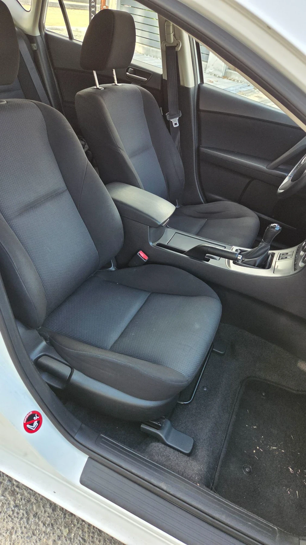 Mazda 3 2.2d EURO5a 2011г., снимка 9 - Автомобили и джипове - 56256940