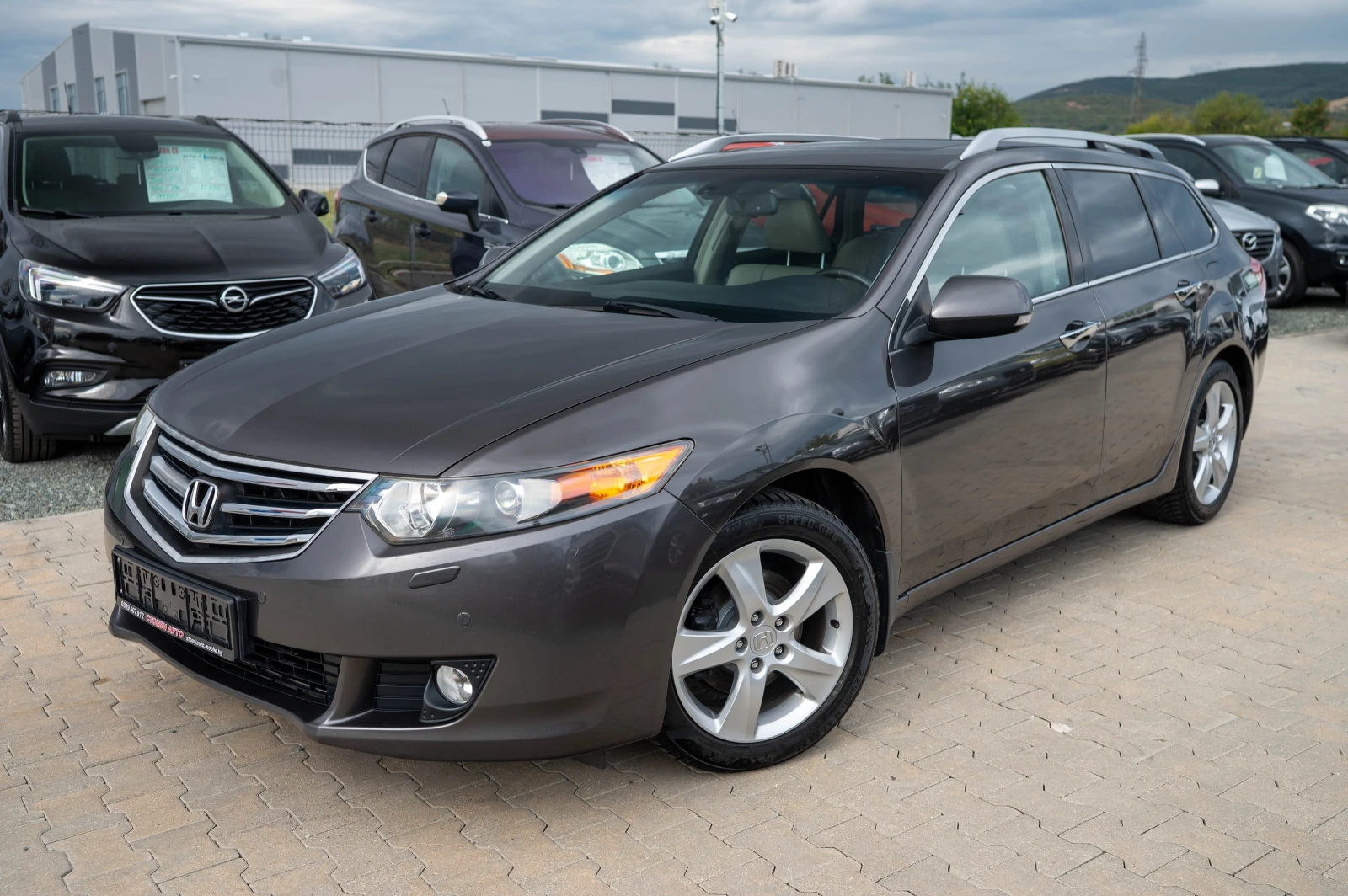 Honda Accord 2.0* Premium, снимка 2 - Автомобили и джипове - 56273121