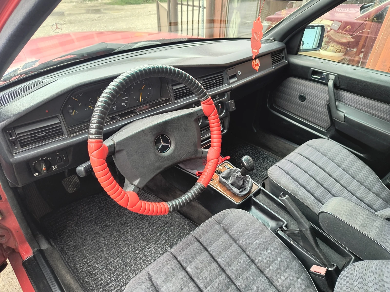 Mercedes-Benz 190 190D, снимка 9 - Автомобили и джипове - 56646944