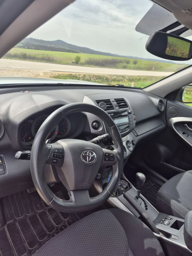 Toyota Rav4, снимка 8 - Автомобили и джипове - 52929320