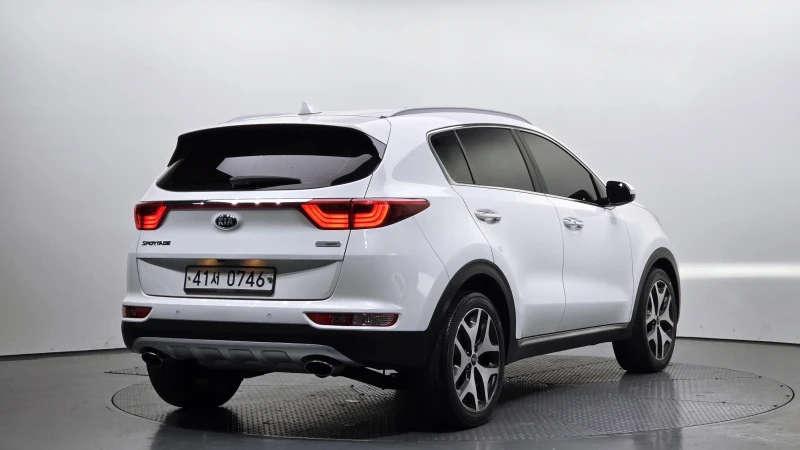 Kia Sportage 2.0CRDI/FACE/Пълна сервизна история !!!, снимка 2 - Автомобили и джипове - 52885204