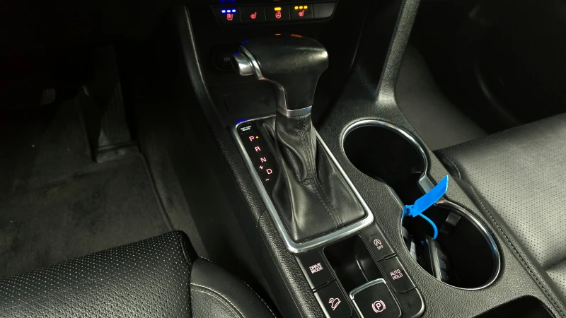 Kia Sportage 2.0CRDI/FACE/Пълна сервизна история !!!, снимка 7 - Автомобили и джипове - 52885204