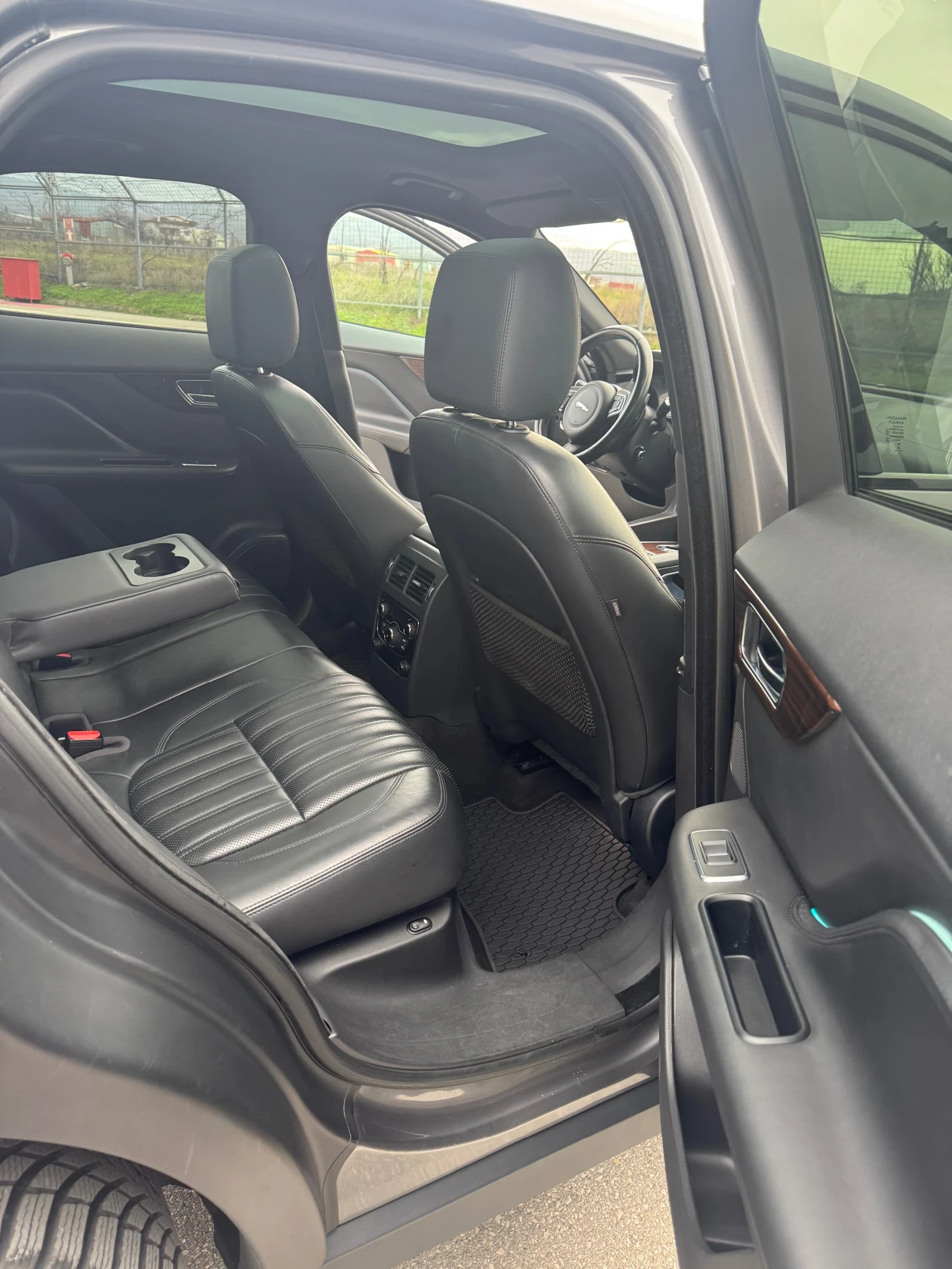 Jaguar F-PACE Full/Led/Digital - 110000 км, снимка 11 - Автомобили и джипове - 53892956