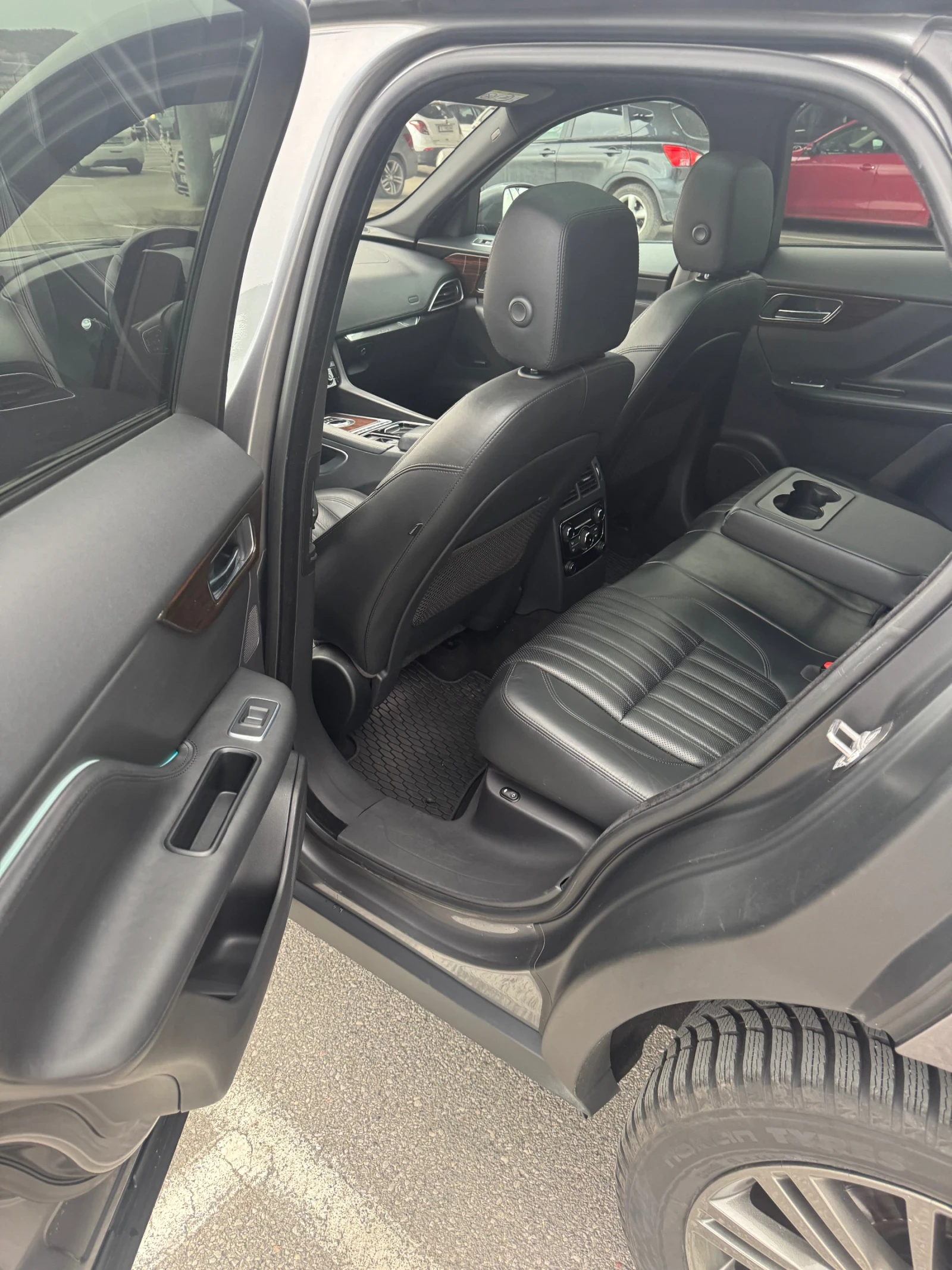 Jaguar F-PACE Full/Led/Digital - 110000 км, снимка 10 - Автомобили и джипове - 53892956