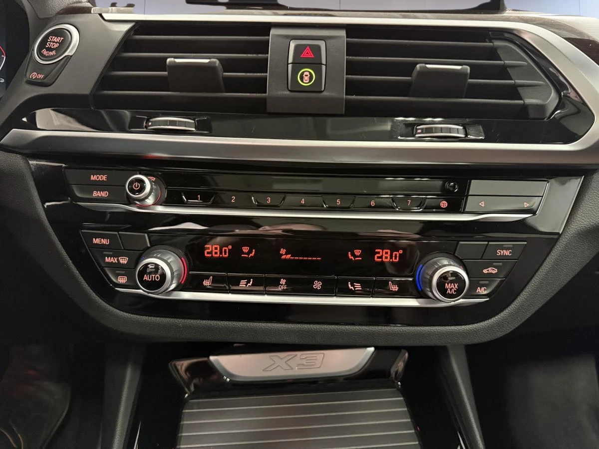 BMW X3 xDrive30i * Limited* АвтоКредит* (ЦЕНА ДО БГ)* , снимка 13 - Автомобили и джипове - 54453953