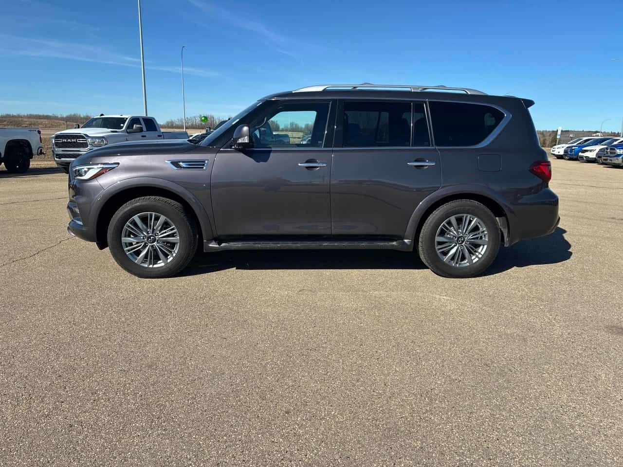 Infiniti QX80 LUXE 7 PASSENGER| DISTR| 360| ПОДГР| ОБДУХ| ШИБИДА, снимка 3 - Автомобили и джипове - 54567872