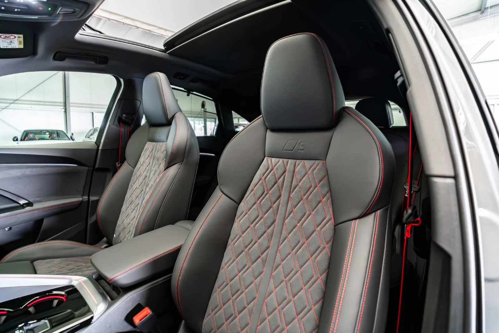 Audi Q5 NEW MODEL* RS* PANO* B&O* 360* , снимка 12 - Автомобили и джипове - 54702578