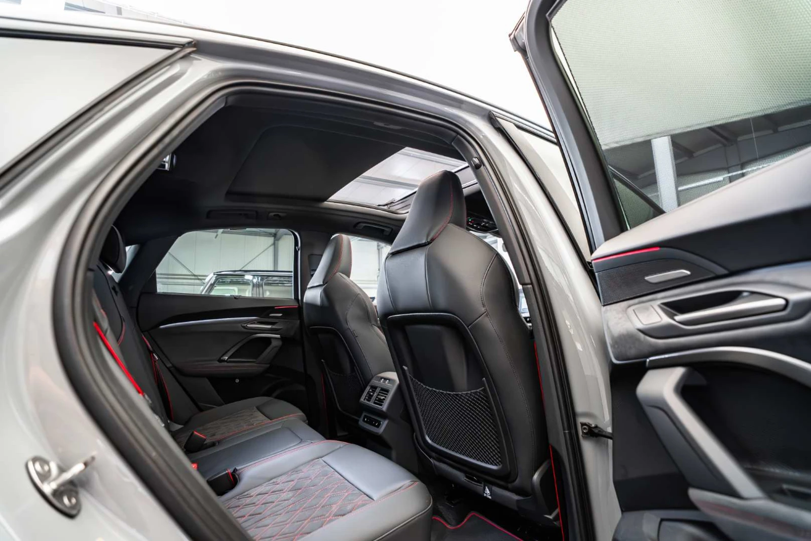 Audi Q5 NEW MODEL* RS* PANO* B&O* 360* , снимка 14 - Автомобили и джипове - 54702578