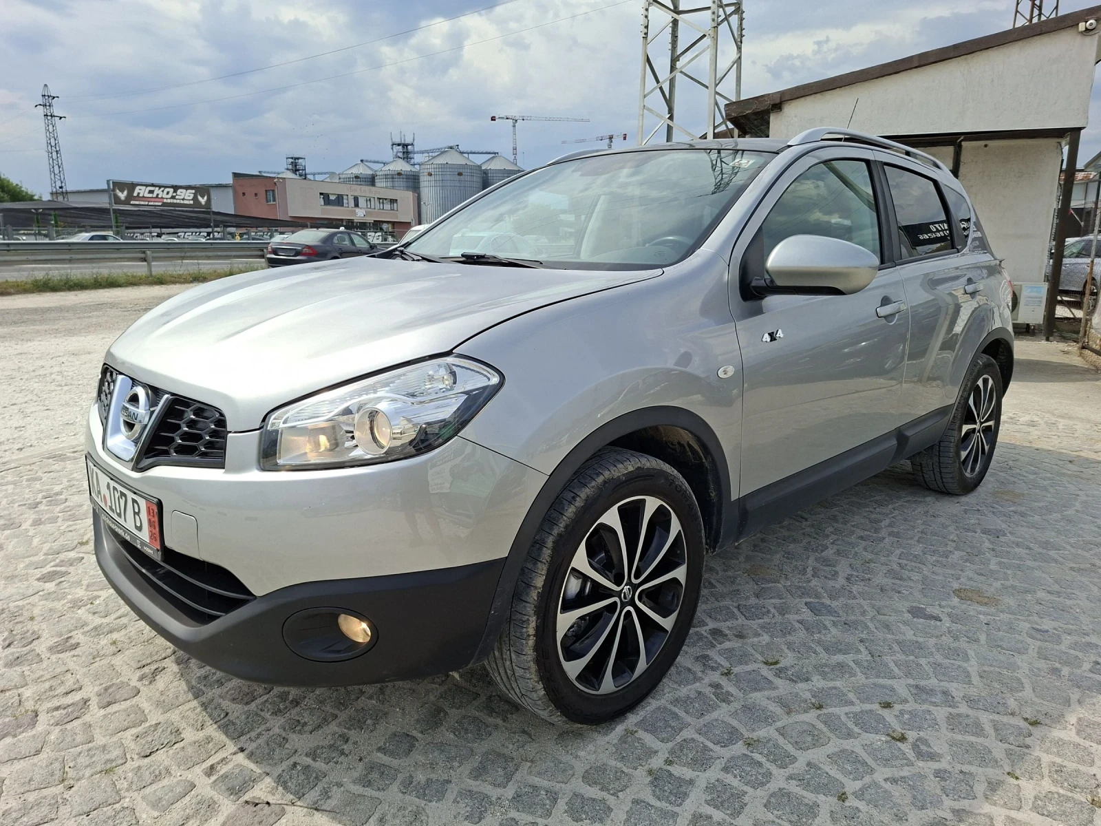 Nissan Qashqai 1.6i/НАВИ/ПАНОРАМА/КАМЕРА/ПОДГРЕВ/176000км, снимка 4 - Автомобили и джипове - 54869043