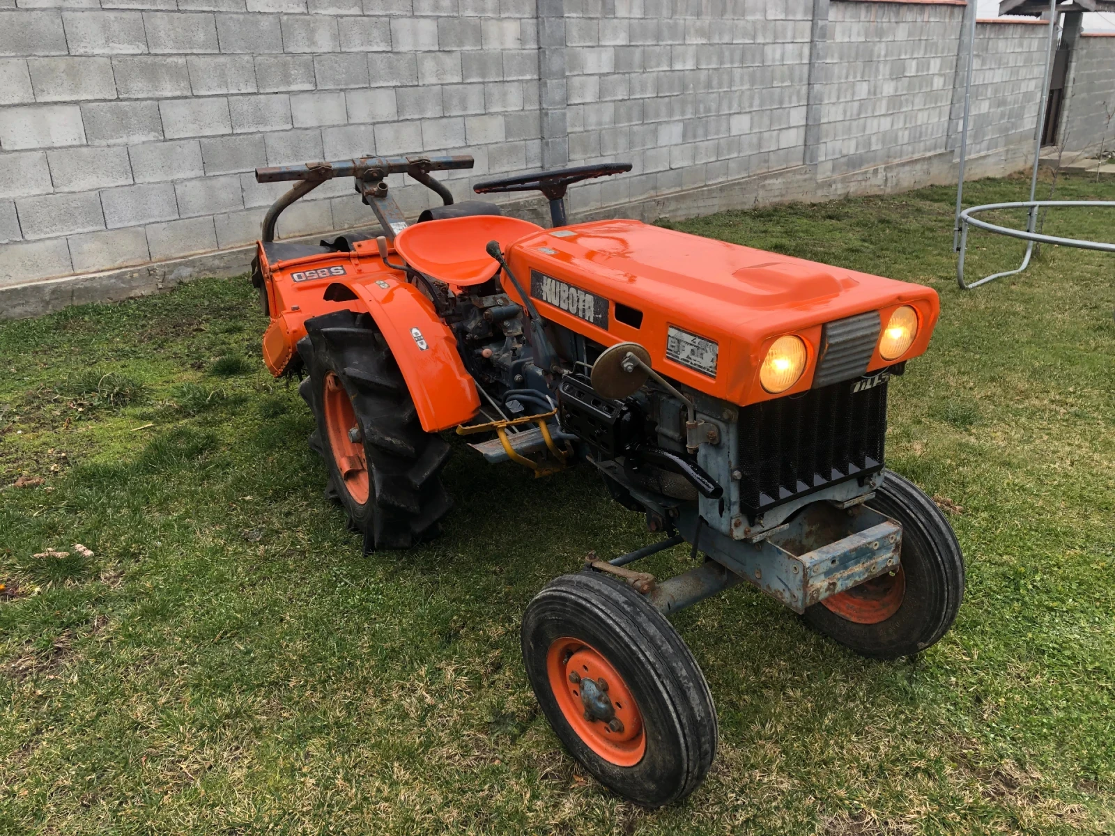 Трактор Kubota B6000